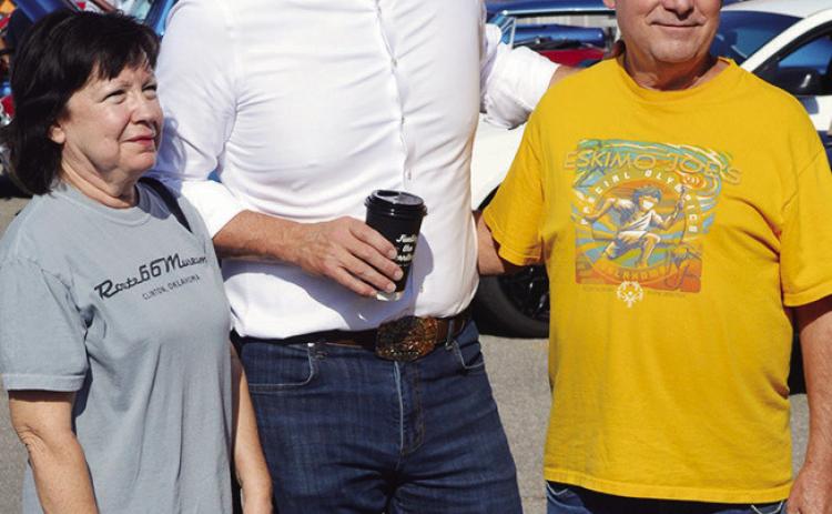 From left, Beth Dewees, Gov. Kevin Stitt, and Kent Dewees pose for a picture Saturday at the Centennial Lap event on Frisco Avenue. CDN | Christian Jacobsen