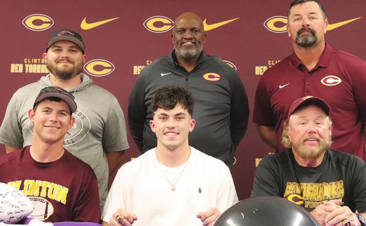 Foster signs with Moundbuilders