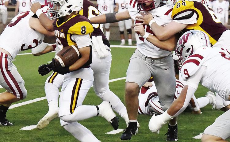 Clinton’s Jaden Potter, left, carries the ball downfield as No 64 Connor Richardson and No. 66 Andre Lime provide blocks. CDN | John Kinsey