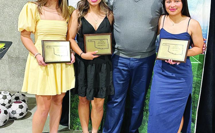 Clinton soccer holds banquet to recognize players awards