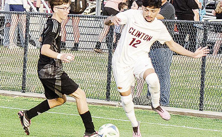 Clinton’s Austin Reynaga, right, battles a Weatherford player for control of the ball during the Reds’ road win Tuesday against the Eagles. CDN | Sam Goodwyn