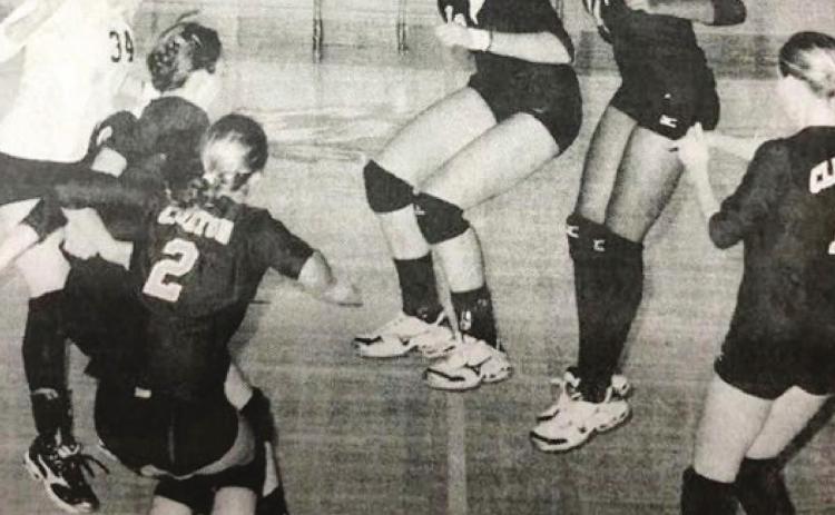 Throwback: Lady Reds ‘Deck the Halls’