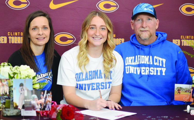 Davis signs to play softball at OCU
