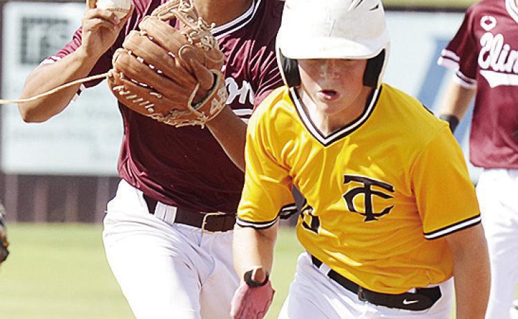 Clinton’s Jesus Gutierrez runs down the Canute baserunner during the Reds’ game against the Trojans at home. CDN | Sam Goodwyn