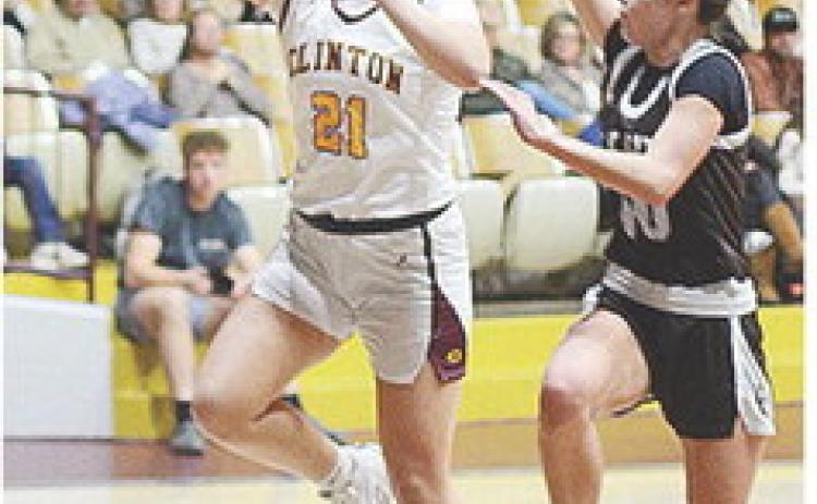 No. 21 Rhylee Rodebush goes up for a layup in front of Elk City’s Lucy O’Hara during Clinton’s game against the Elkettes Tuesday. CDN | Sam Goodwyn