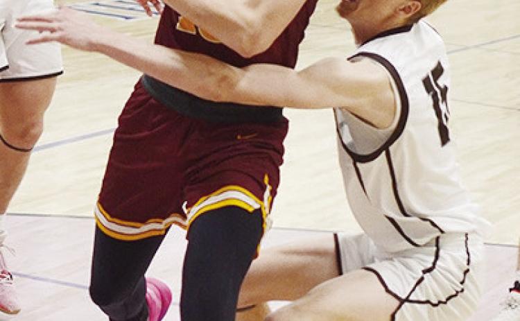 Reds extend season with win over Elk