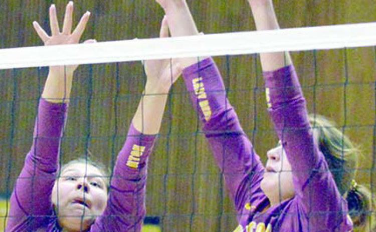 Lady Reds volleyball sweeps Altus, snaps losing streak